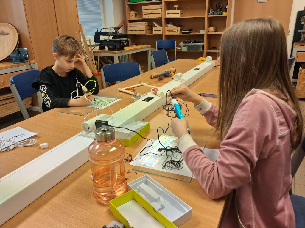 c7bfa0a9-bd9f-43b8-a3af-e17b8dcb8d31.jfif